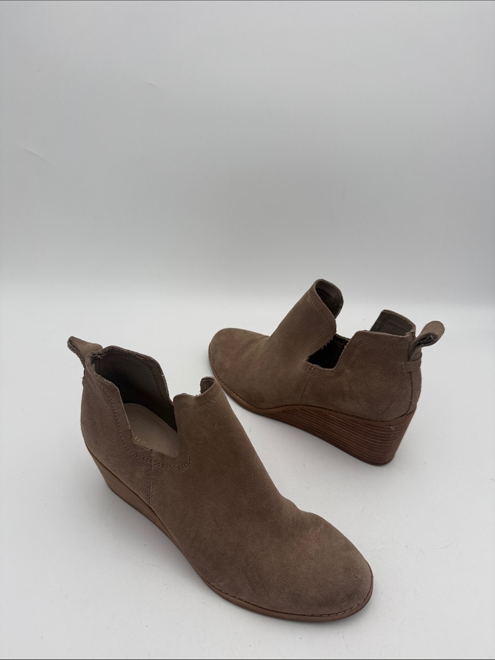 Toms Taupe Suede Wedge Ankle Booties women 8 pull on casual retro Y2K festival